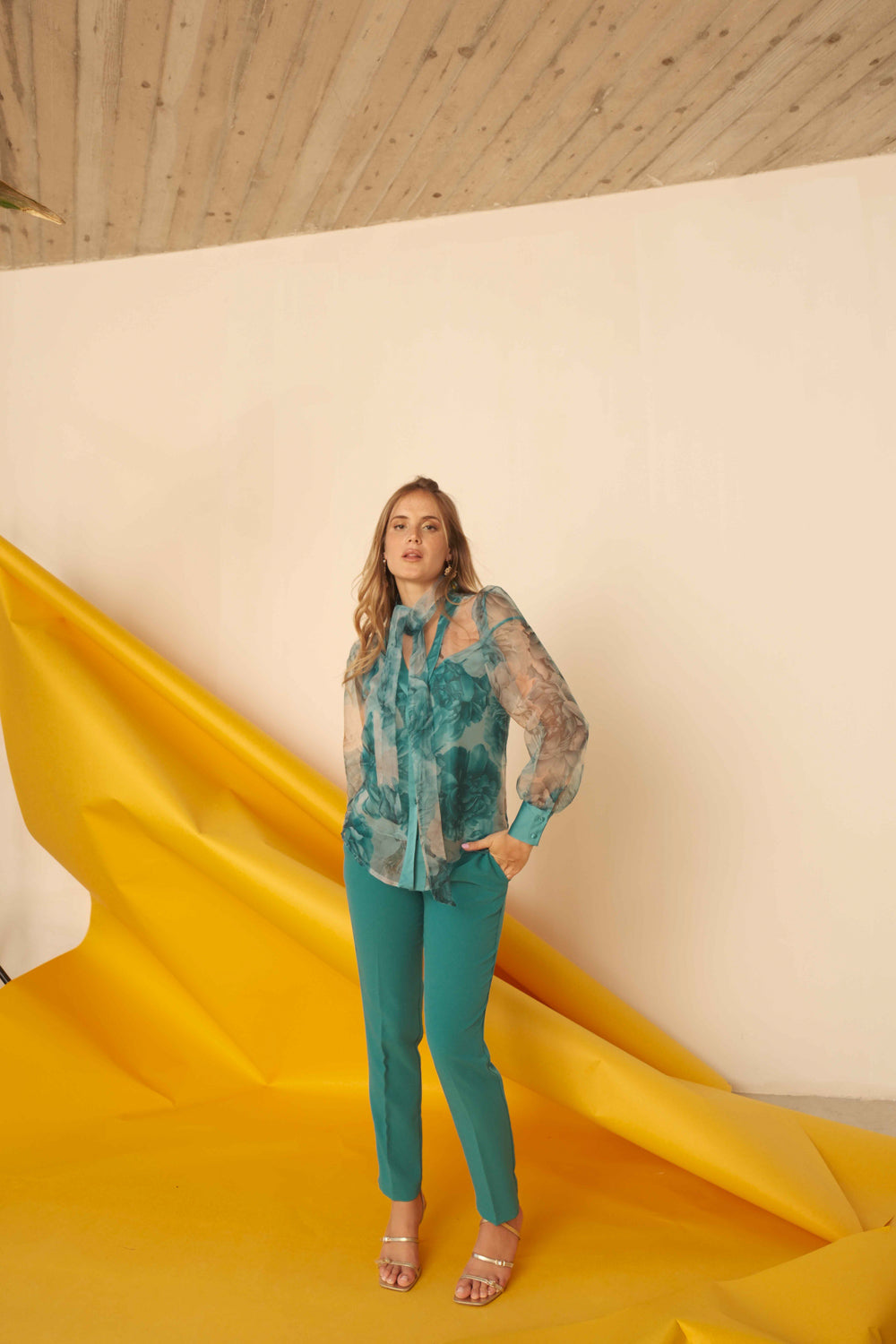 Quinira - Camisa Estampada De Mujer Con Detalles De Raso Y Top