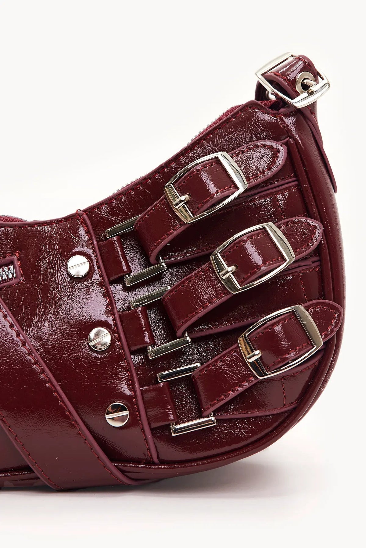 Debora – Bolso Baguette con Hebillas Decorativas y Cierre Zip