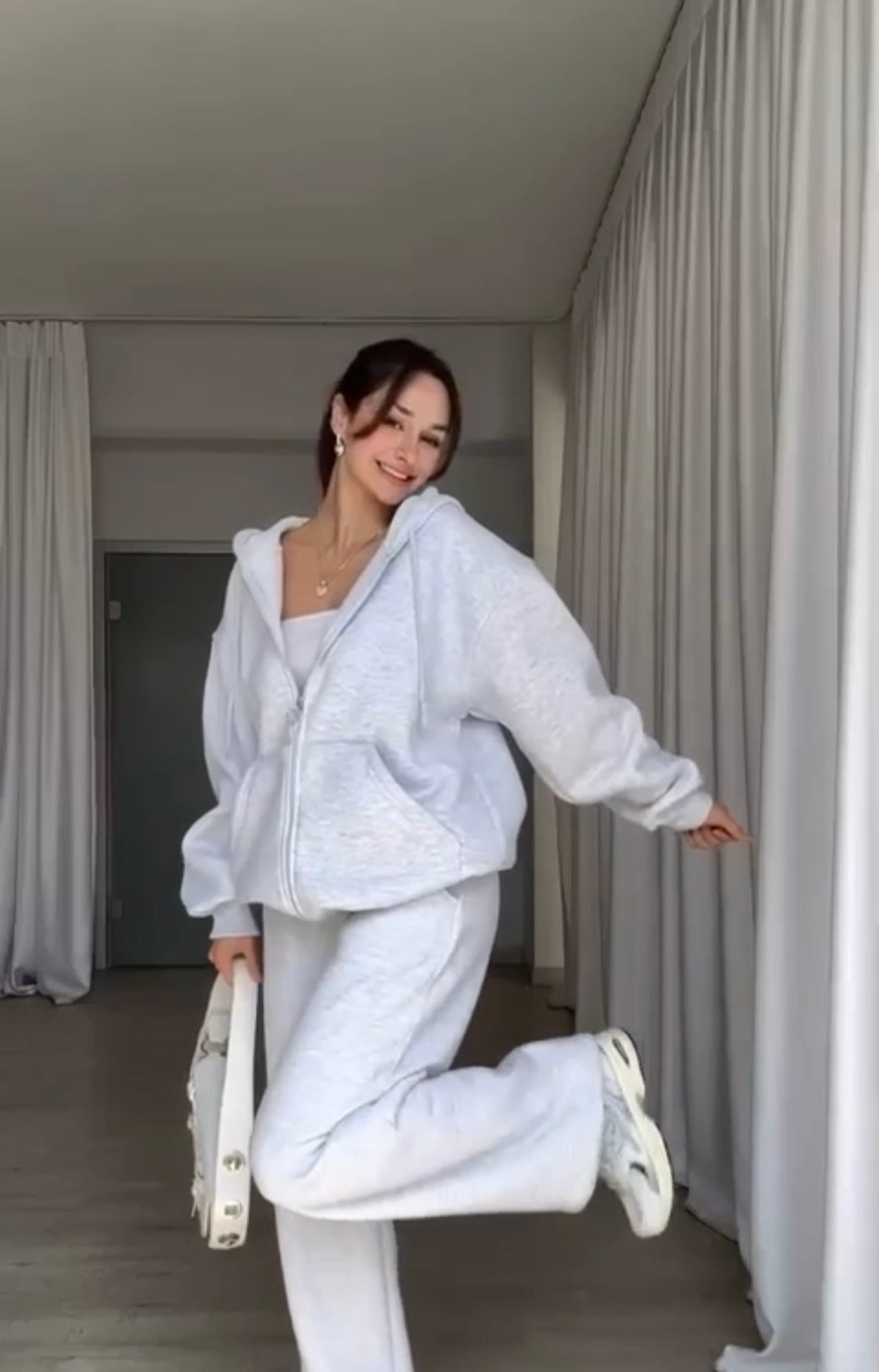 Adele – Conjunto Sudadera con Capucha y Pantalón Coordinado