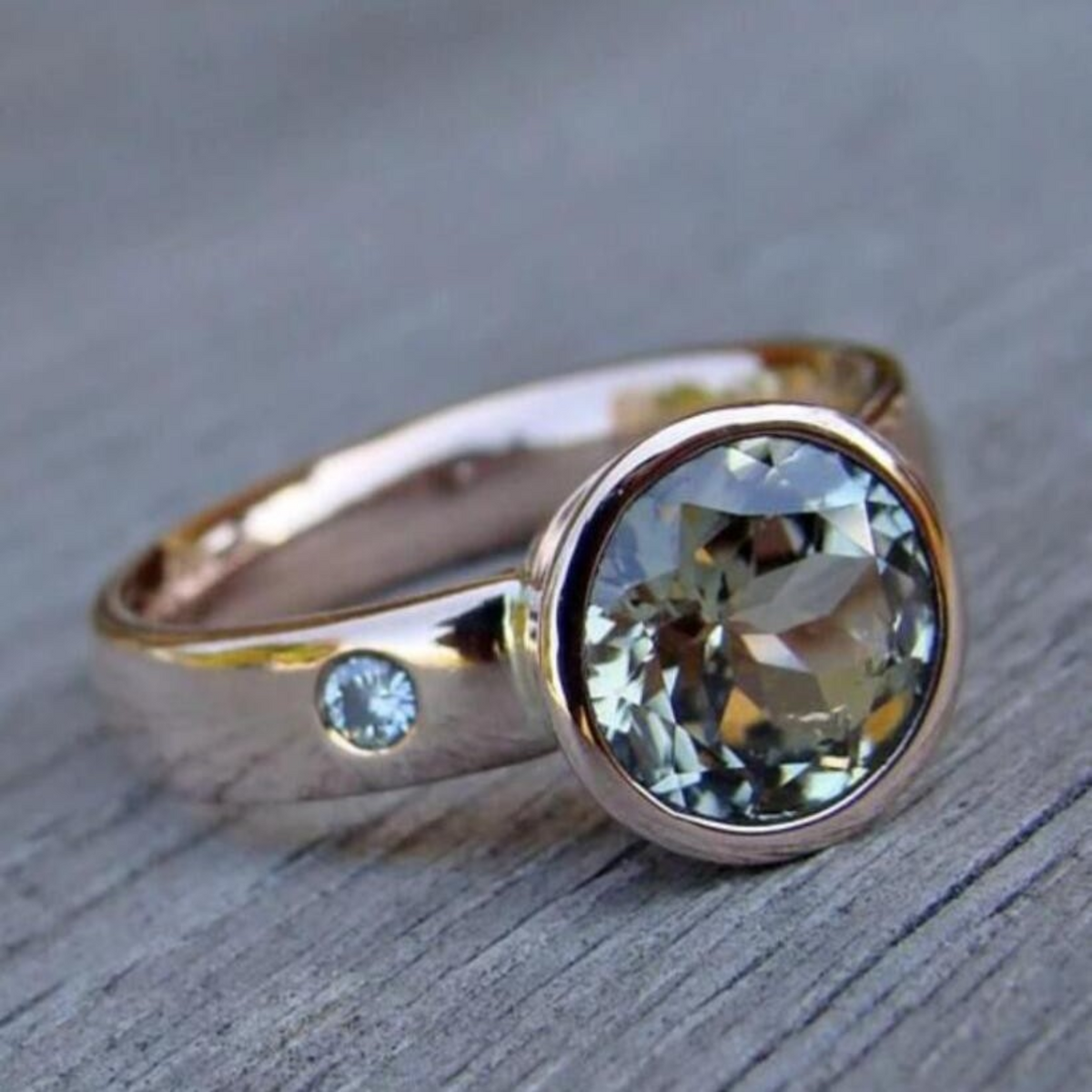 Anillo Vintage Forjado con Zirconia Fina