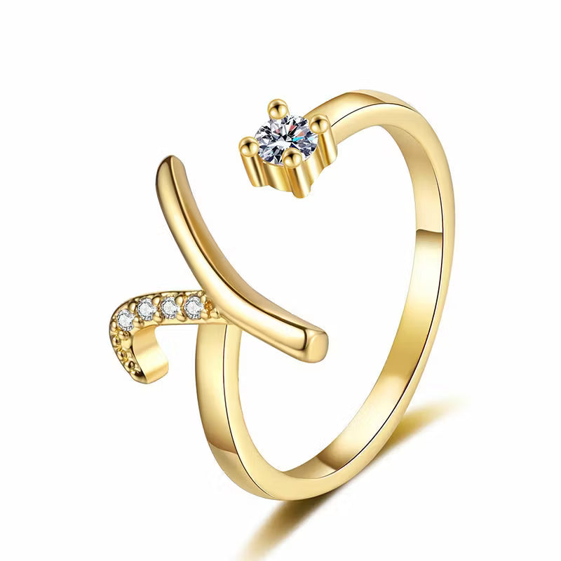 Anillo Lumévara™ de Corazón con Inicial – Personalizado y Elegante