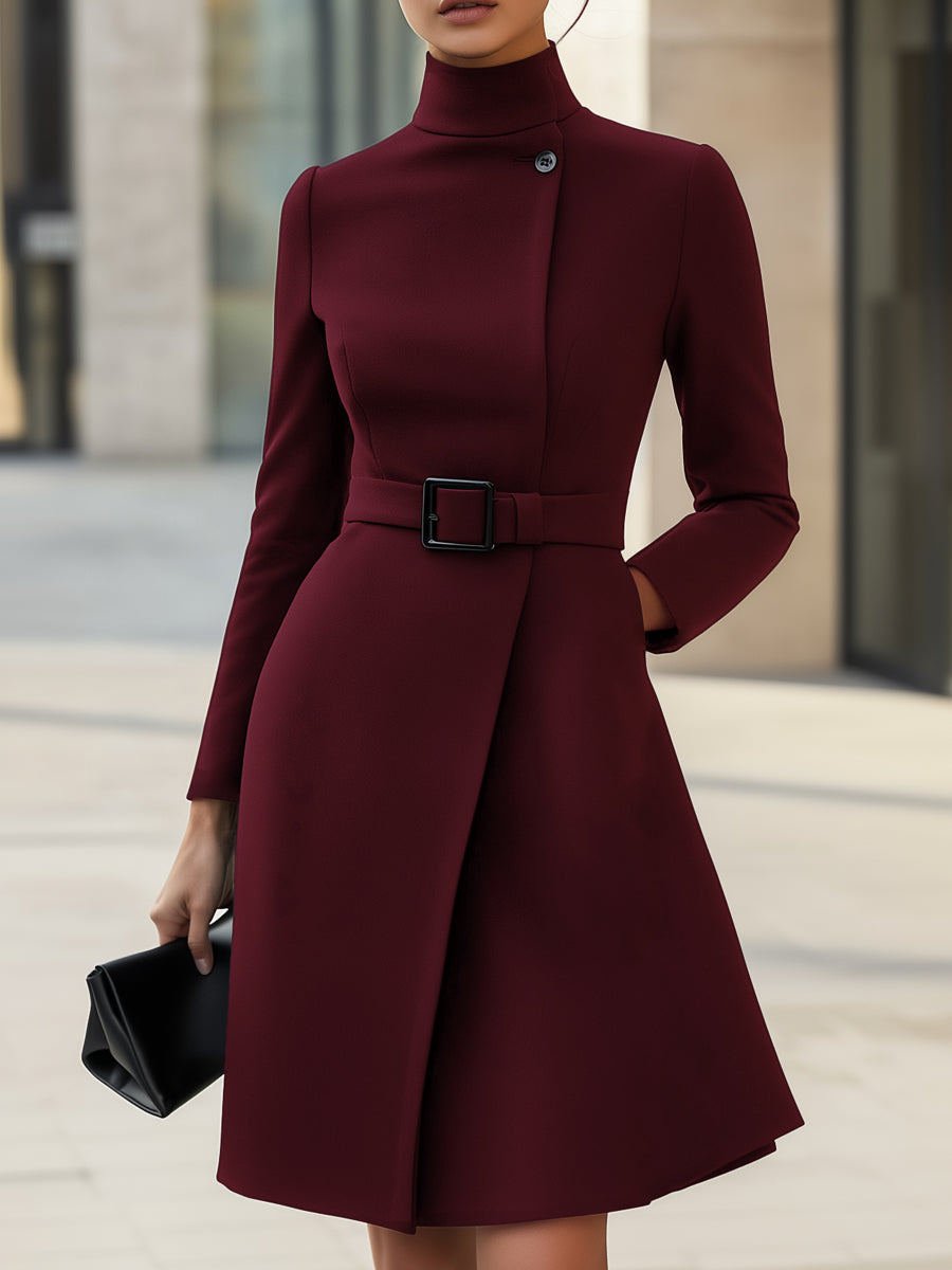 Vestido elegante con cuello subido y cinturón