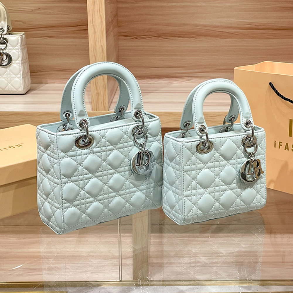 Dalia – Bolso Acolchado Chic con Detalle Charm