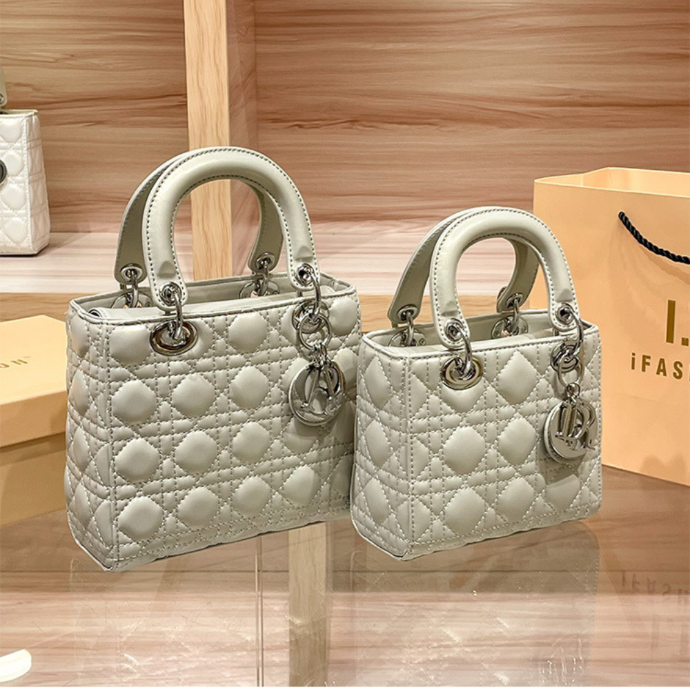 Dalia – Bolso Acolchado Chic con Detalle Charm