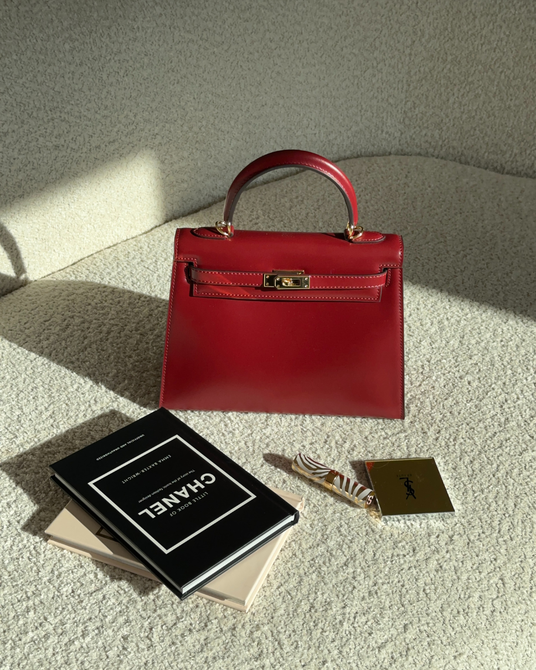 Mini bolso de piel burdeos elegante