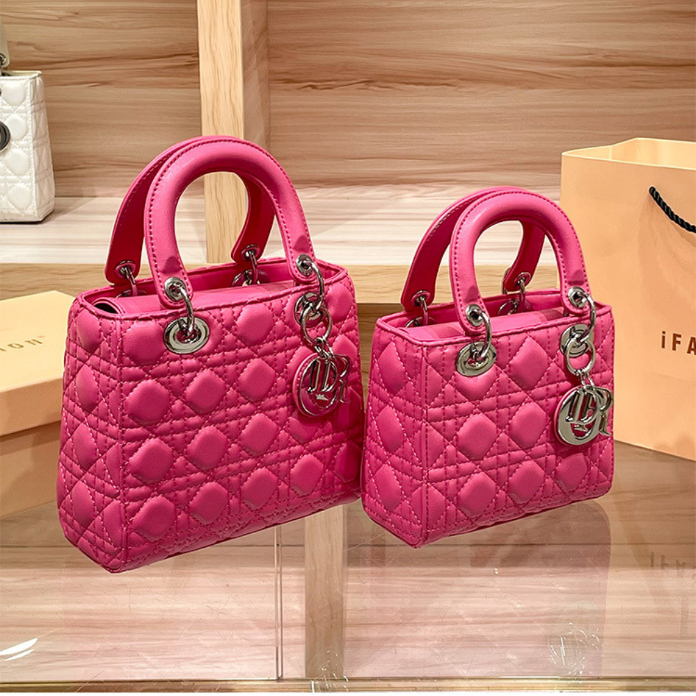 Dalia – Bolso Acolchado Chic con Detalle Charm