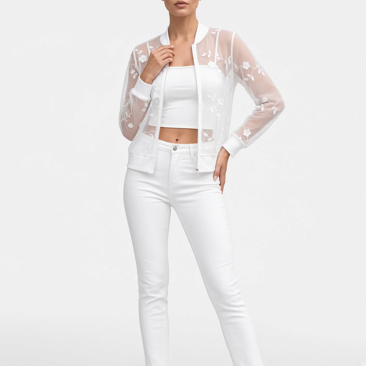 Chaqueta Aveloria™ Transparente Bordada – Elegancia Delicada