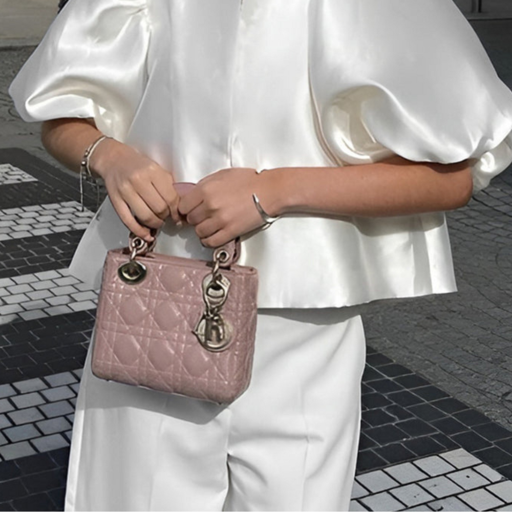 Dalia – Bolso Acolchado Chic con Detalle Charm