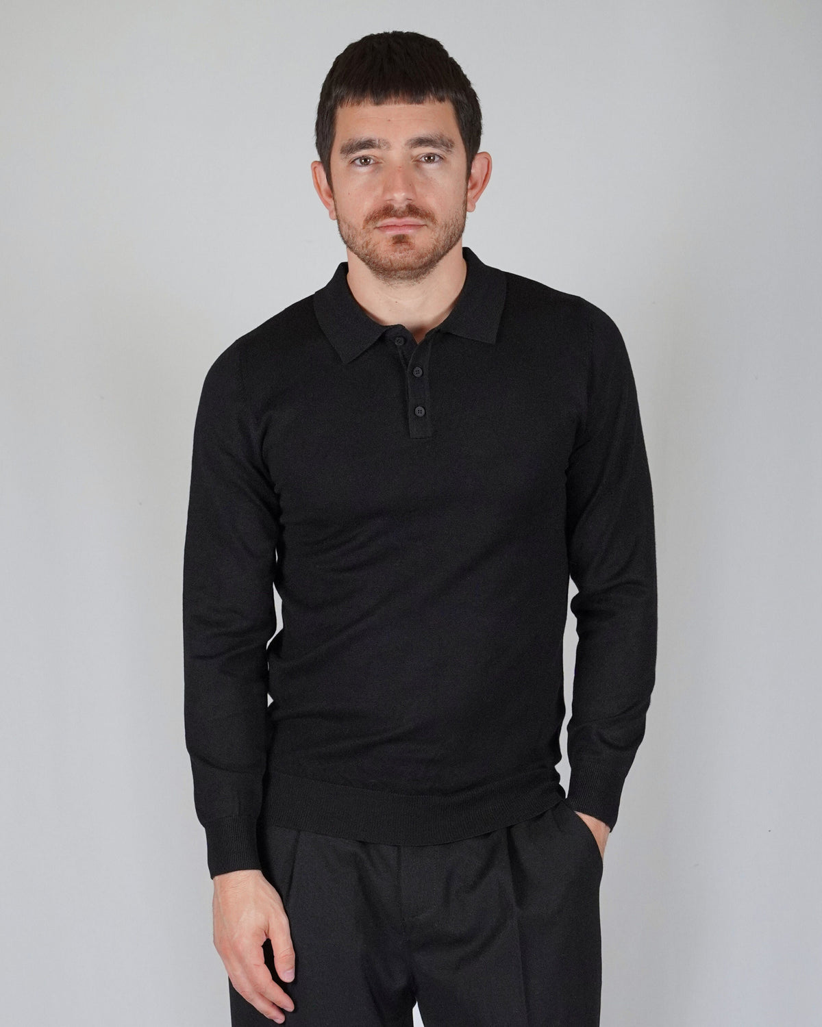 Ricardus – Polo Manga Larga Hombre Negro de Punto Elegante
