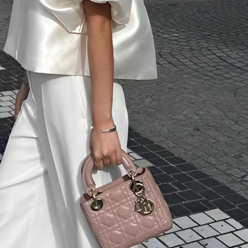 Dalia – Bolso Acolchado Chic con Detalle Charm