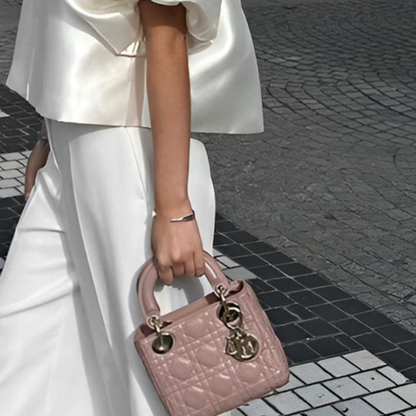 Dalia – Bolso Acolchado Chic con Detalle Charm