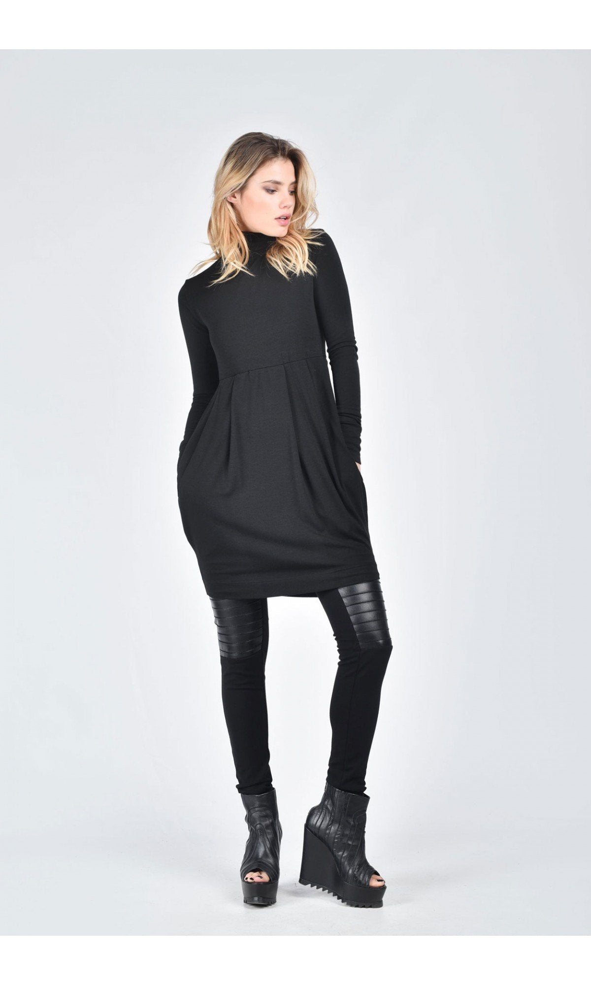 Quinella – Vestido Túnica Cuello Alto de Punto Fino Mujer Elegante