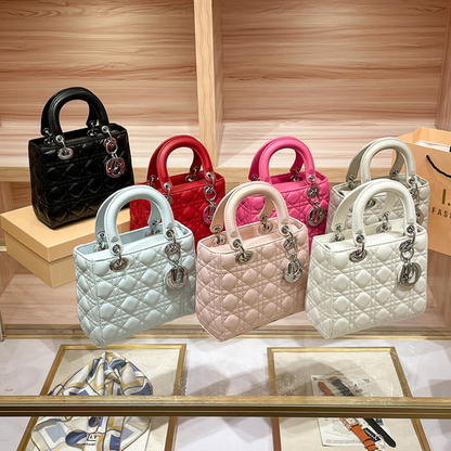 Dalia – Bolso Acolchado Chic con Detalle Charm