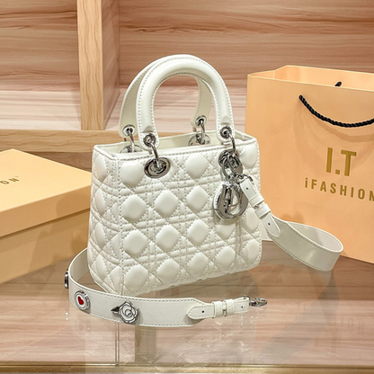 Dalia – Bolso Acolchado Chic con Detalle Charm