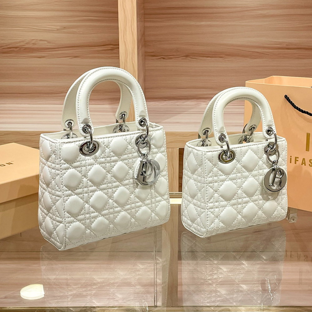 Dalia – Bolso Acolchado Chic con Detalle Charm