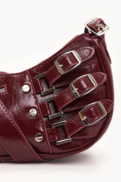 Debora – Bolso Baguette con Hebillas Decorativas y Cierre Zip