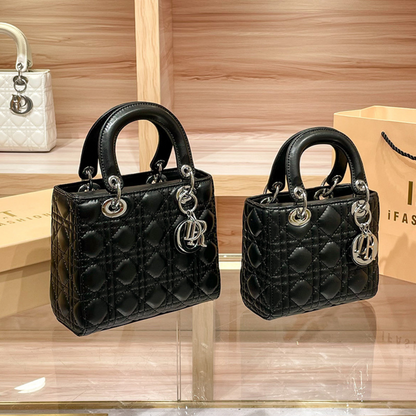 Dalia – Bolso Acolchado Chic con Detalle Charm