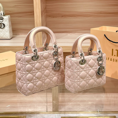 Dalia – Bolso Acolchado Chic con Detalle Charm
