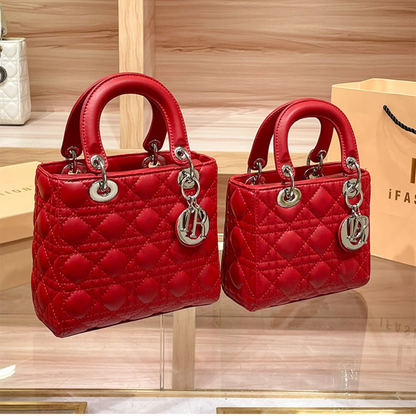 Dalia – Bolso Acolchado Chic con Detalle Charm