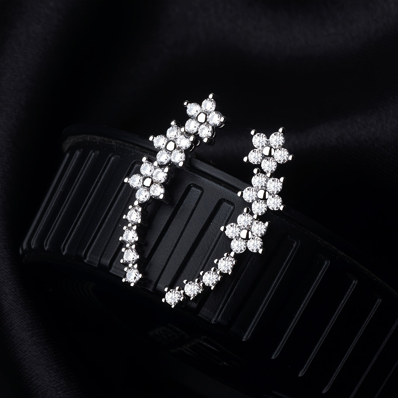 | BOUCLES D’OREILLES FLORALES INTEMPORELLES