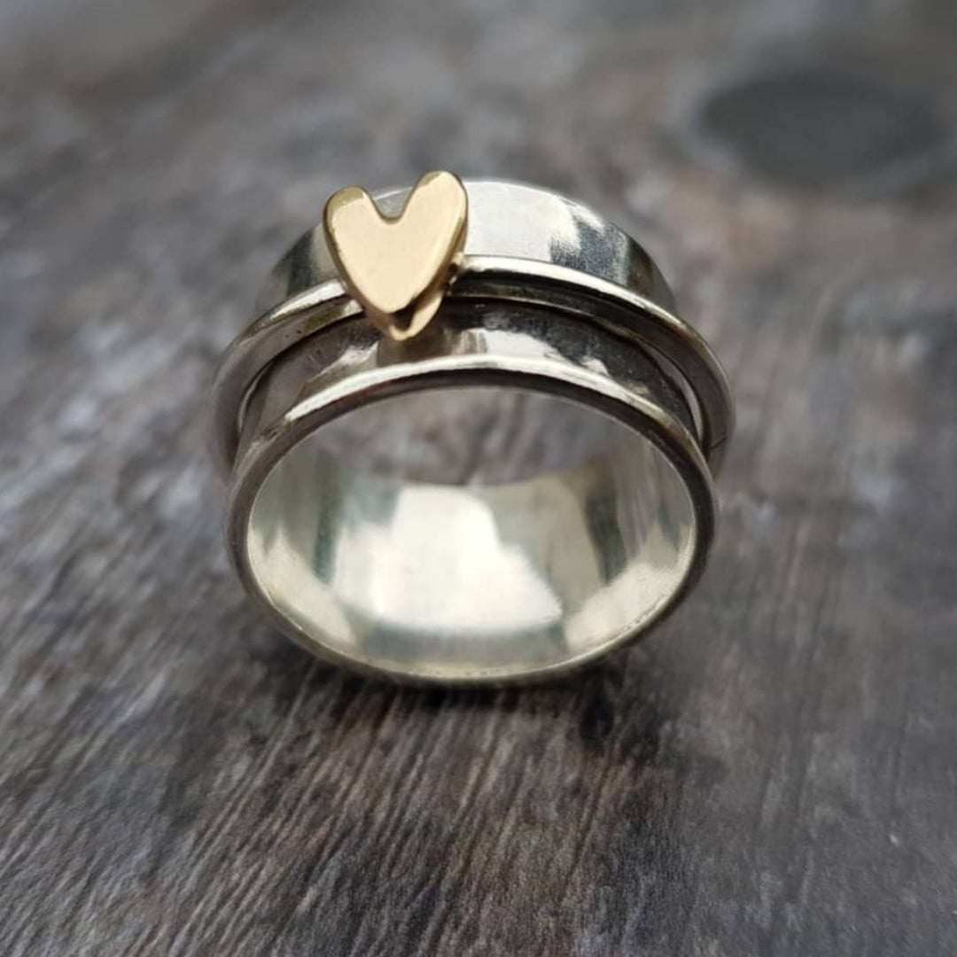 ANILLO DE PLATA CON CORAZÓN DORADO