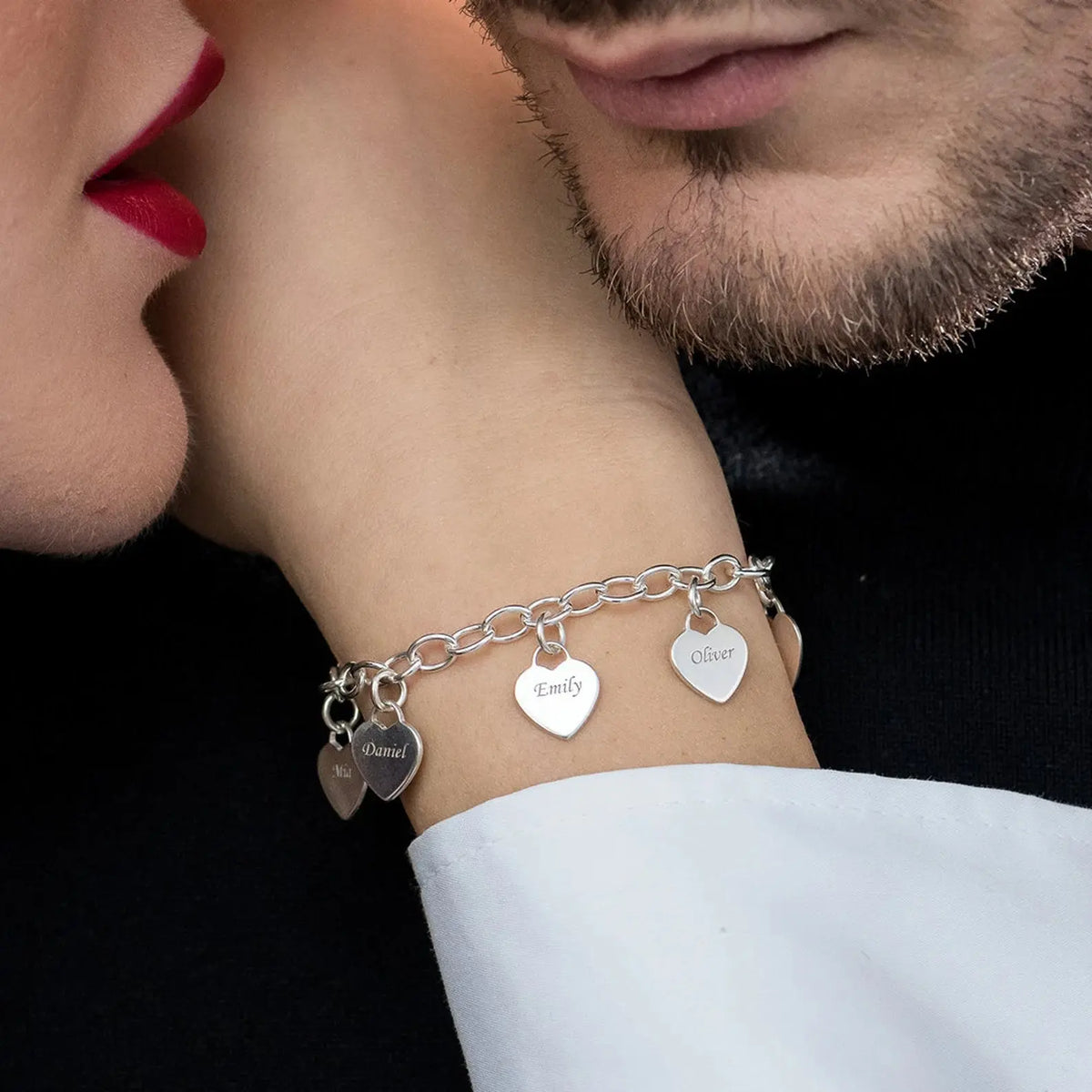 Pulsera de Nombre con Dijes de Corazón Personalizada