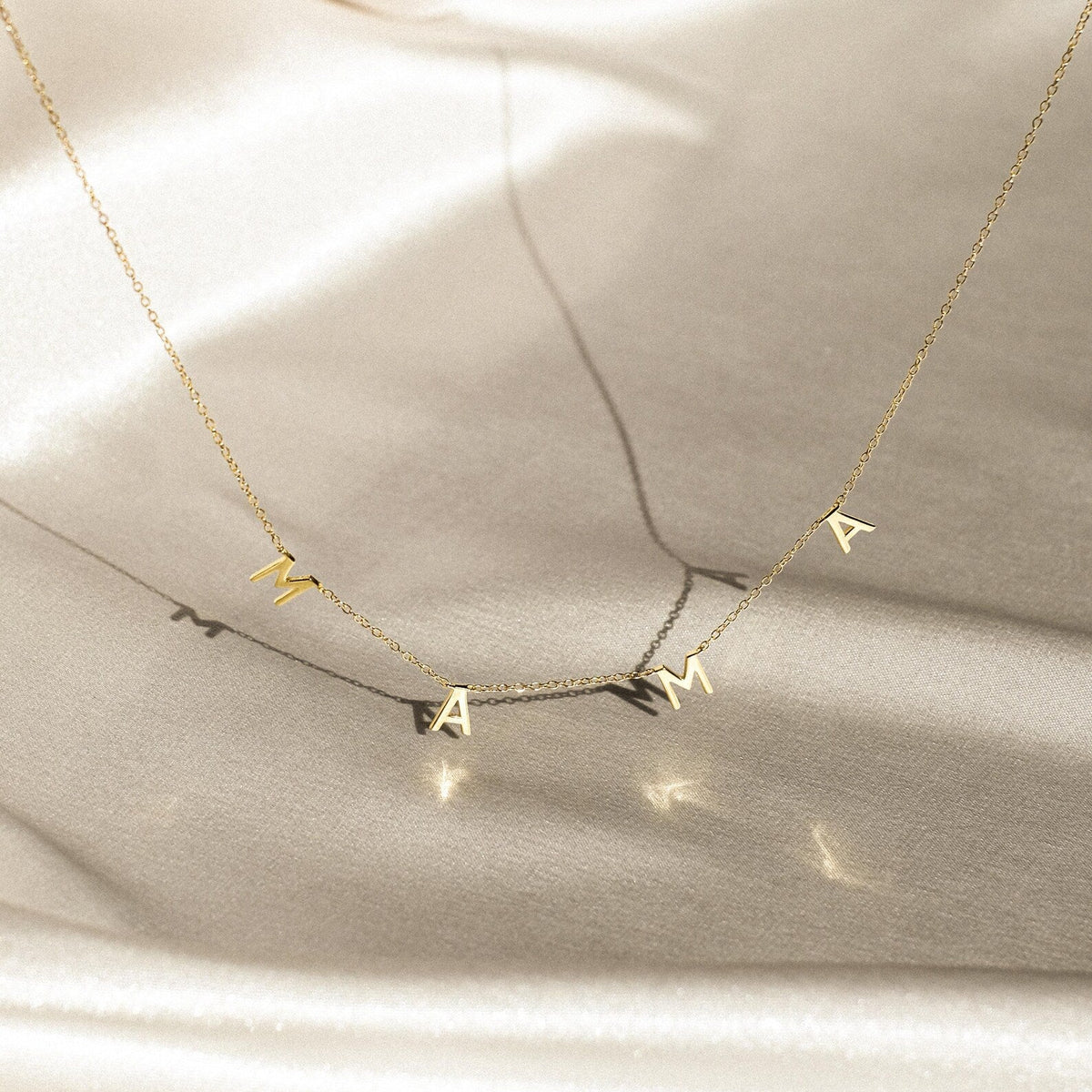 Collar de Letras Espaciadas Personalizado