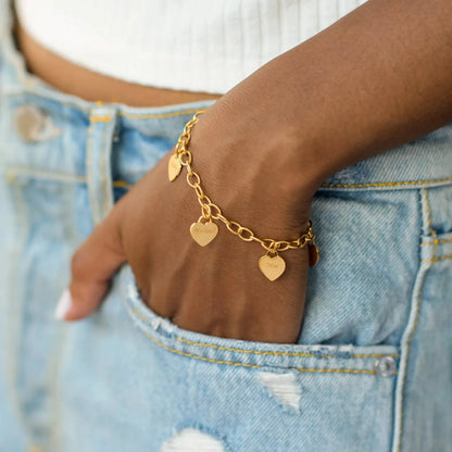 Pulsera de Nombre con Dijes de Corazón Personalizada
