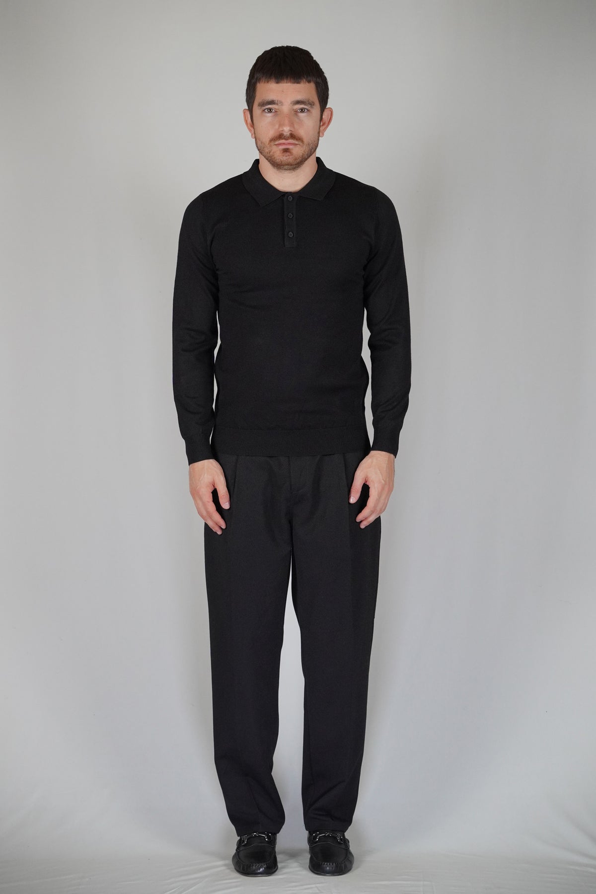 Ricardus – Polo Manga Larga Hombre Negro de Punto Elegante