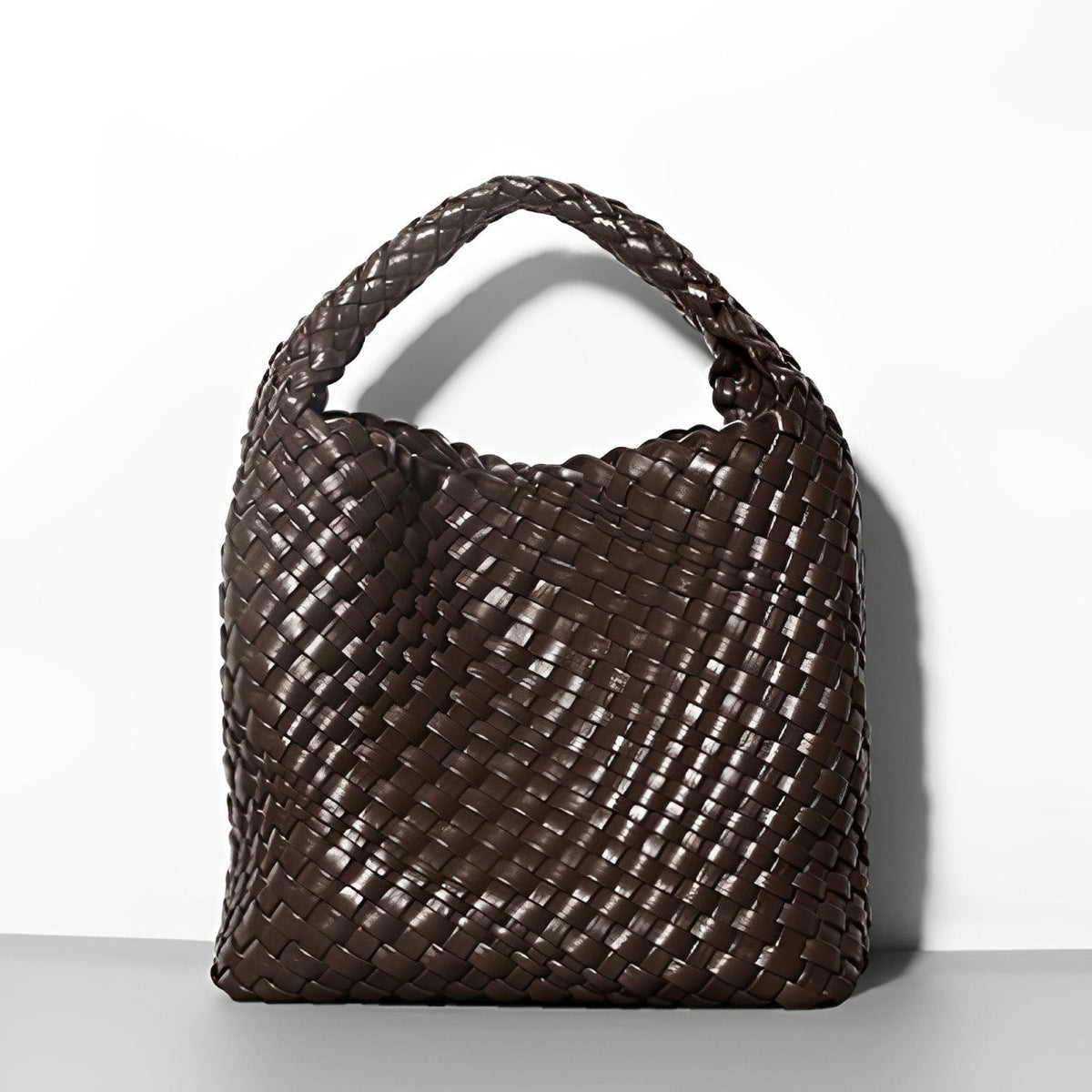 Cristina – Bolso Cubo de Línea Suave y Acabado Cuidado