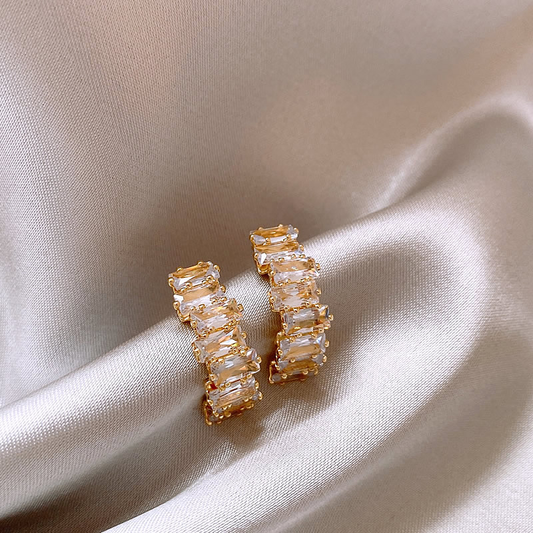 Pendientes Elegantes Dorados con Circonitas Brillantes
