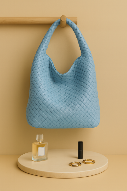 Cristina – Bolso Cubo de Línea Suave y Acabado Cuidado