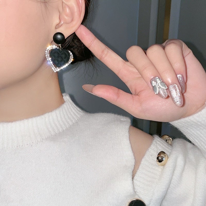 Pendientes Corazón Negro Dorado