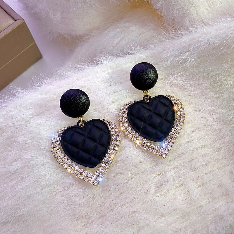 Pendientes Corazón Negro Dorado