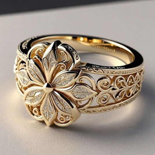 Anillo Dorado con Circonitas Florales