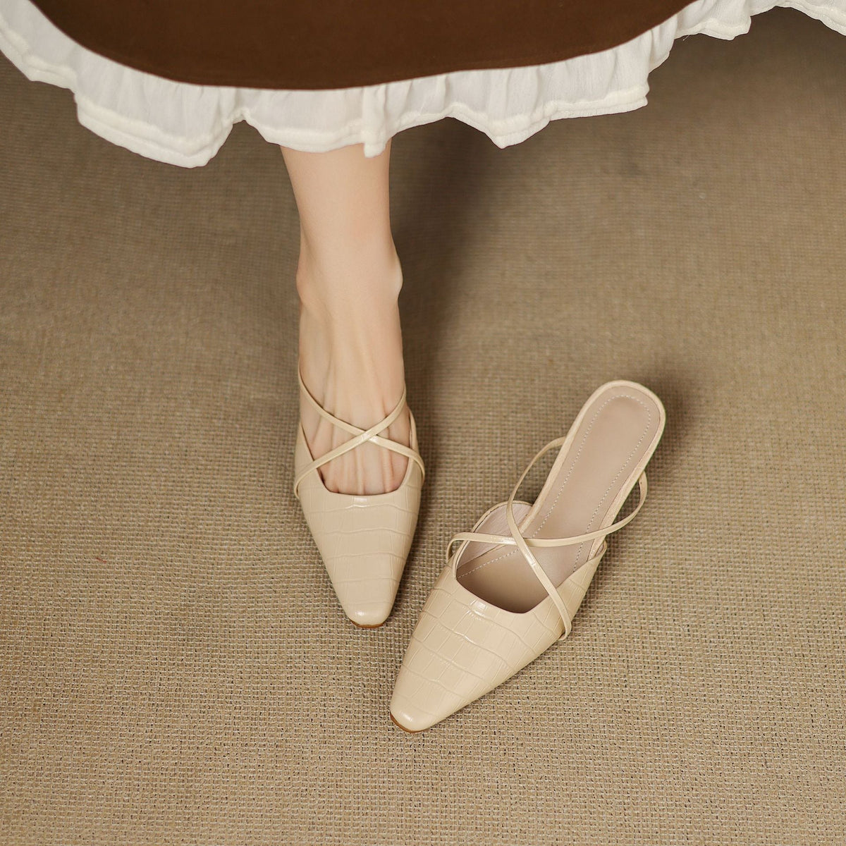 Cris | Mules de Punta con Tiras Cruzadas