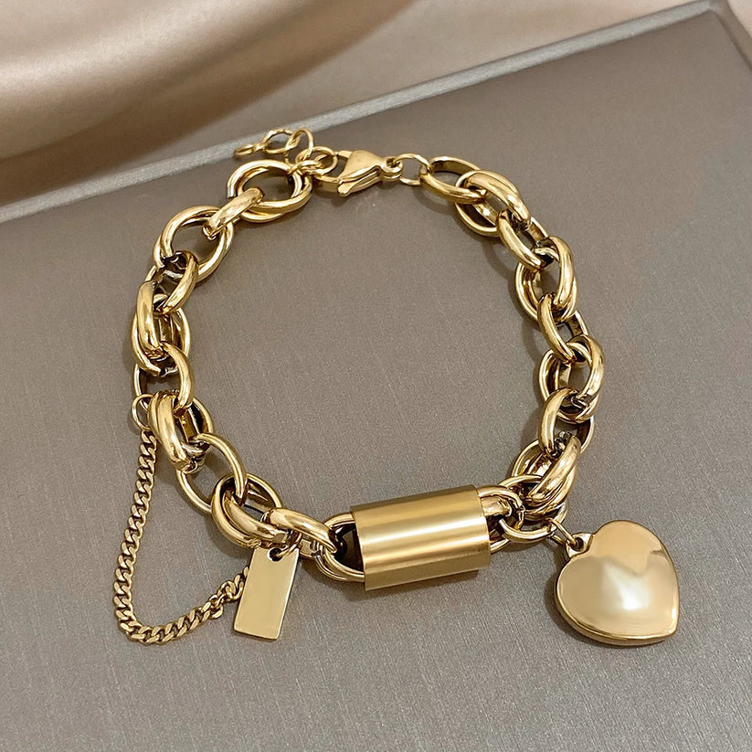 Pulsera Gruesa de Corazón Dorado