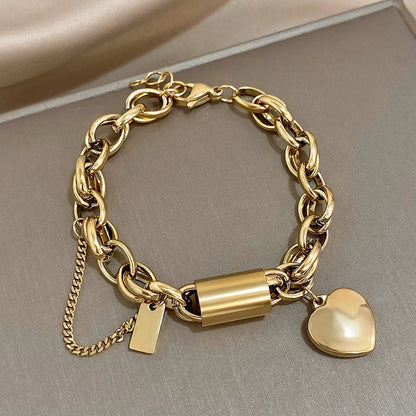 Pulsera Gruesa de Corazón Dorado