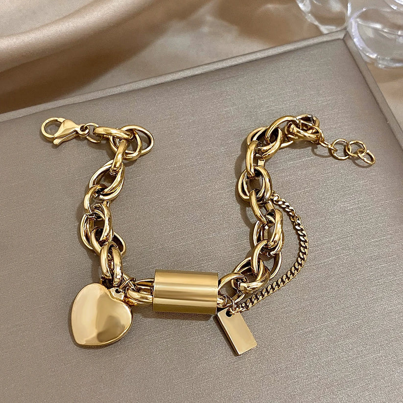 Pulsera Gruesa de Corazón Dorado