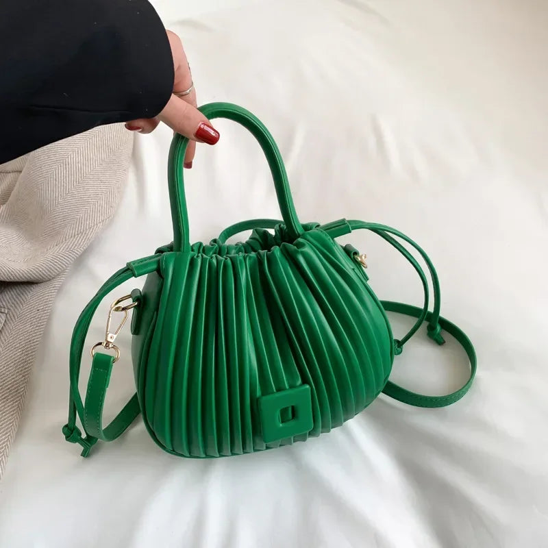 Domitilla – Elegante Bolso Cubo para un Estilo Sofisticado