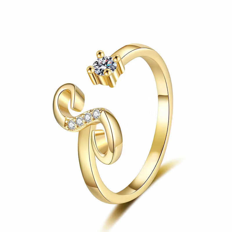 Anillo Lumévara™ de Corazón con Inicial – Personalizado y Elegante