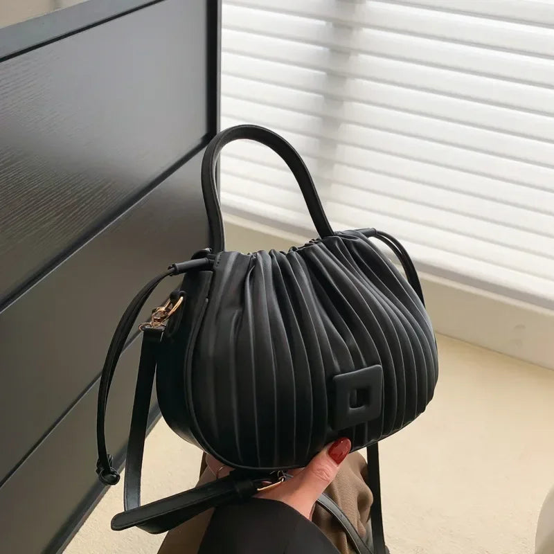 Domitilla – Elegante Bolso Cubo para un Estilo Sofisticado