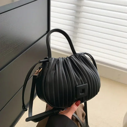 Domitilla – Elegante Bolso Cubo para un Estilo Sofisticado