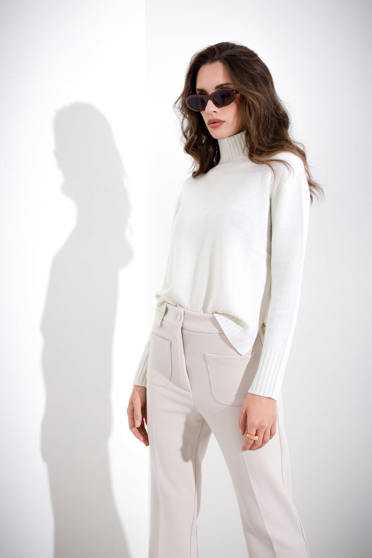 Ivania – Jersey Mujer Cuello Alto Elegante