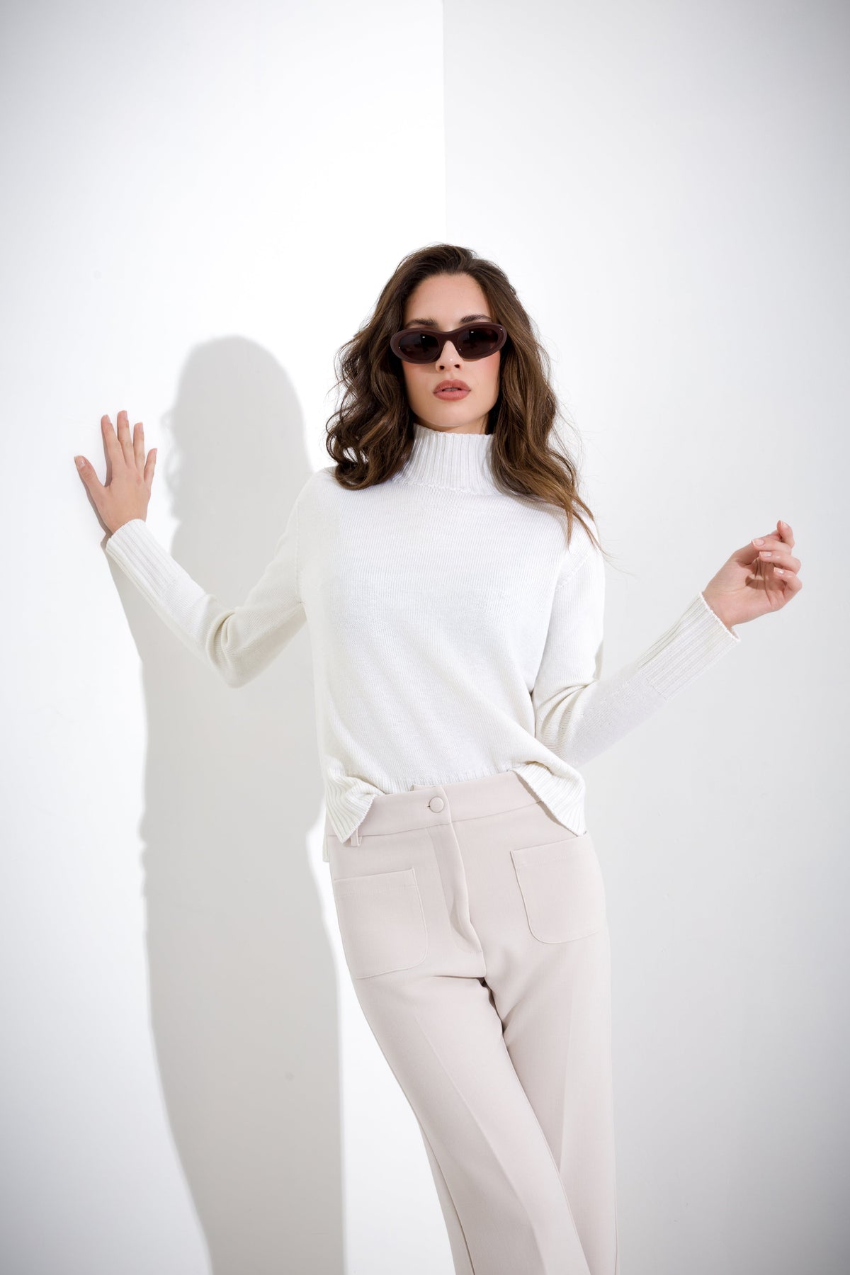 Ivania – Jersey Mujer Cuello Alto Elegante