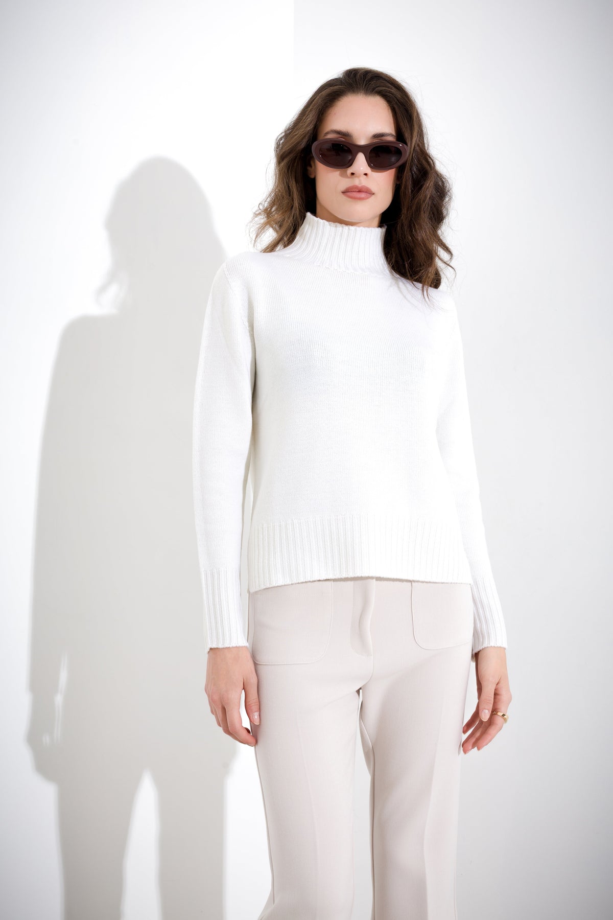 Ivania – Jersey Mujer Cuello Alto Elegante