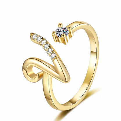 Anillo Lumévara™ de Corazón con Inicial – Personalizado y Elegante