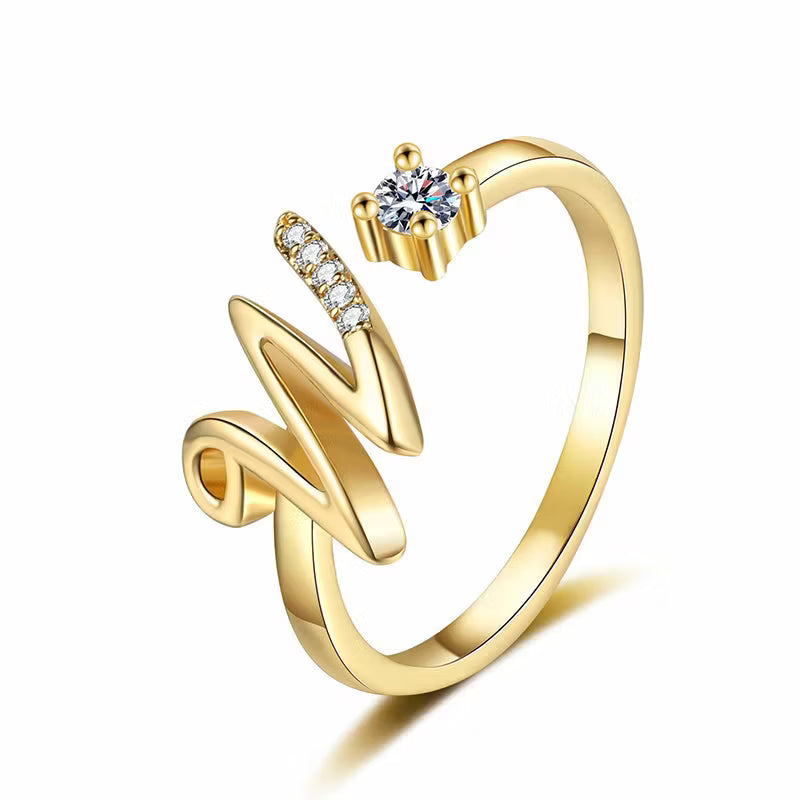 Anillo Lumévara™ de Corazón con Inicial – Personalizado y Elegante