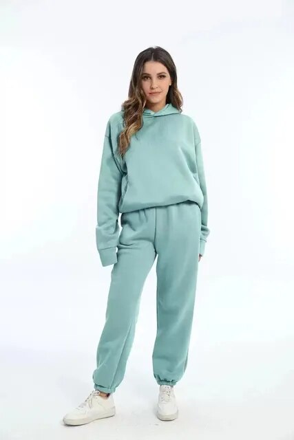 Isabella – Conjunto Sudadera con Capucha de Color Liso