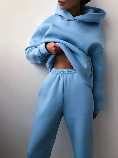 Isabella – Conjunto Sudadera con Capucha de Color Liso